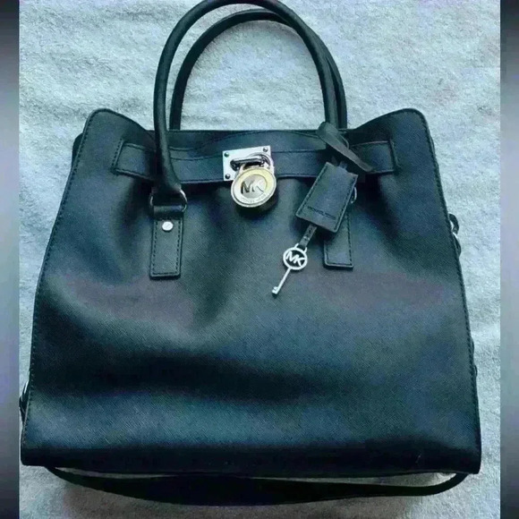Micheal Kors black shoulder bag - Picture 1 of 9